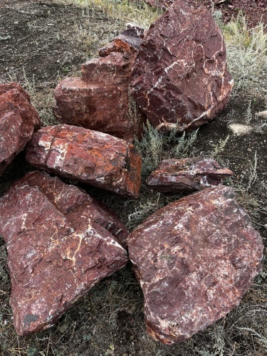 Ландшафтные глыбы красно-фиолетовые 200-1000 килограмм купить в Ирбите