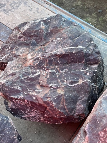 Камни для ландшафтного дизайна красно-фиолетовые 10-60 килограмм купить в Ирбите