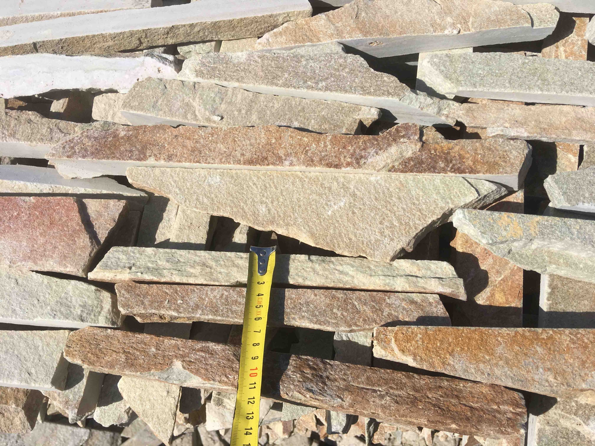 Горбушка златолит золотистый для облицовки купить в Ирбите