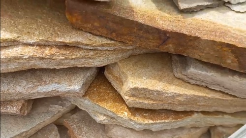 Плитняк златолит жёлтый золотистый для отмостки купить в Ирбите