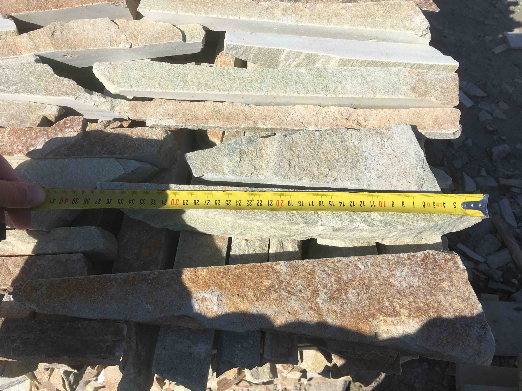 Горбушка златолит золотистый для облицовки купить в Ирбите