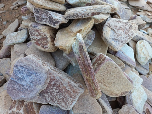 Златолит жёлтый, жёлто-зелёный глыбки и валуны для ланшафтного дизайна купить в Ирбите