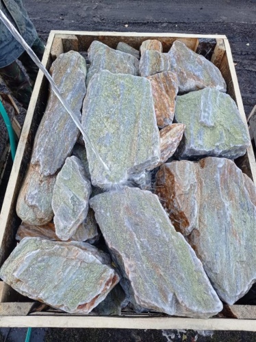 Златолит жёлтый, жёлто-зелёный глыбки и валуны для ланшафтного дизайна купить в Ирбите