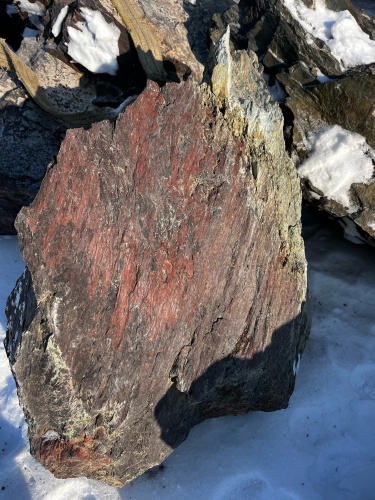 Ландшафтные глыбы красно-фиолетовые 200-1000 килограмм купить в Ирбите