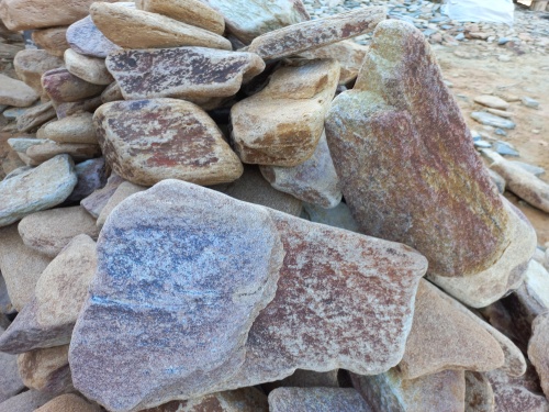 Златолит жёлтый, жёлто-зелёный глыбки и валуны для ланшафтного дизайна купить в Ирбите