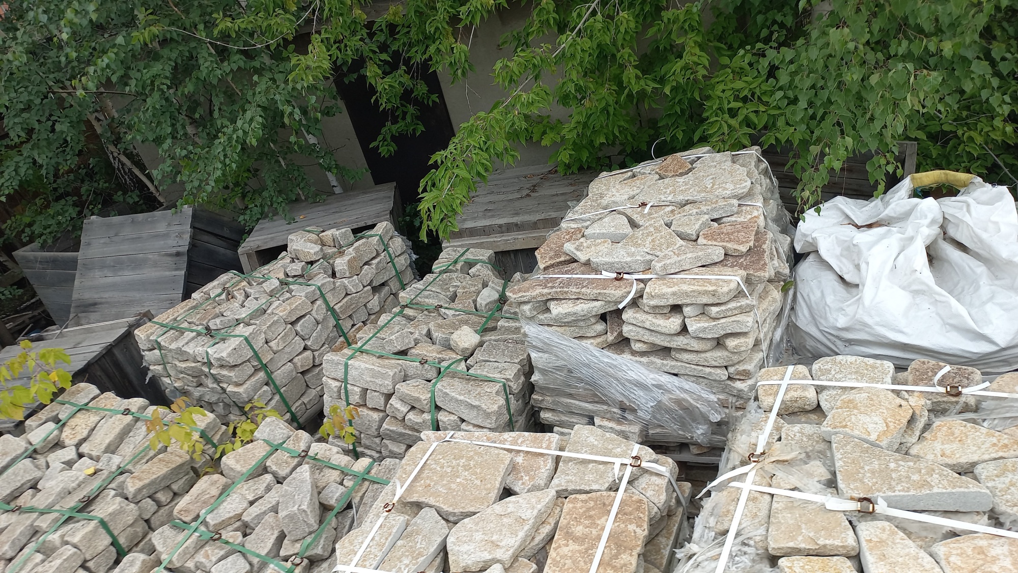 Плитняк гранитный галтованный купить в Ирбите