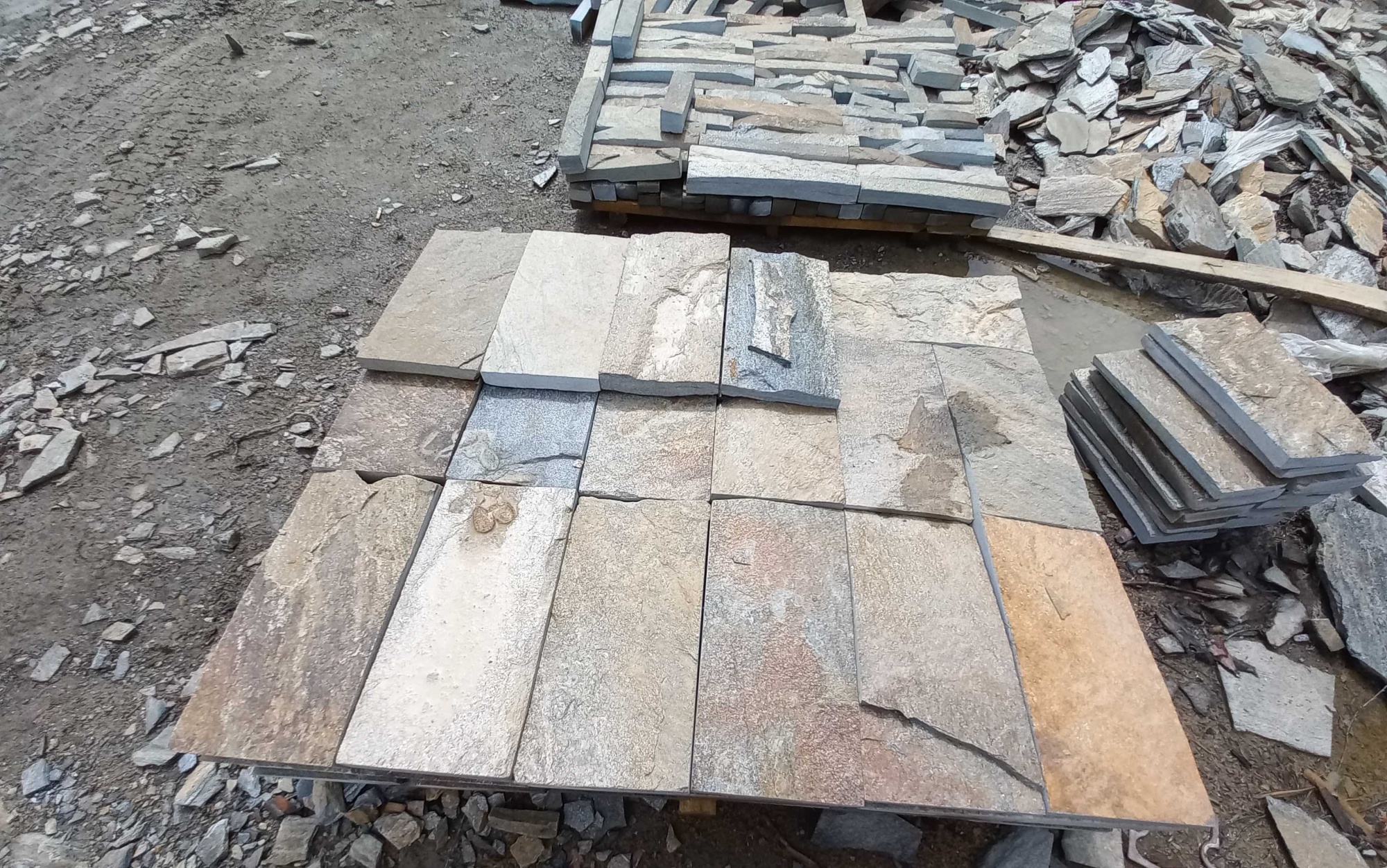 Плитка пилёная златолит Уральский для цоколя, отмостки купить в Ирбите