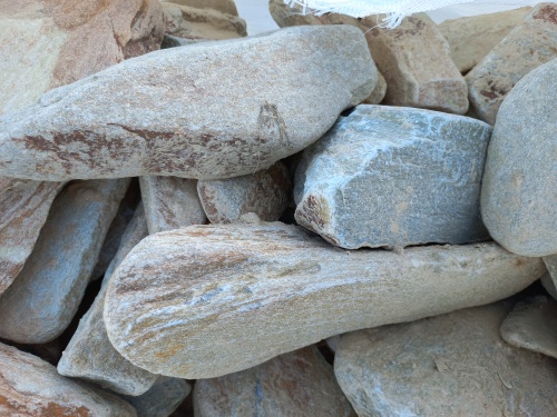 Златолит жёлтый, жёлто-зелёный глыбки и валуны для ланшафтного дизайна купить в Ирбите