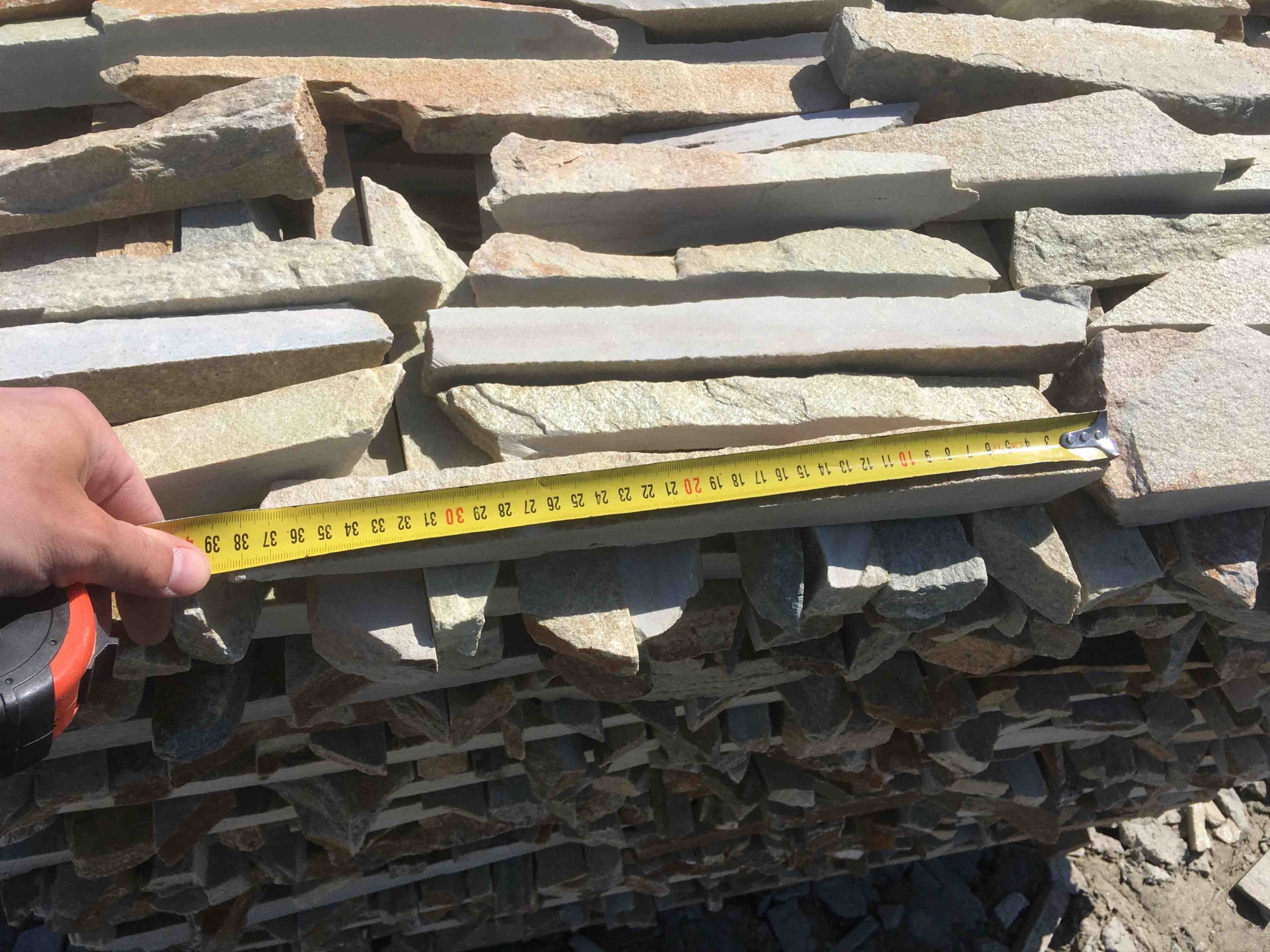 Горбушка златолит золотистый для облицовки купить в Ирбите