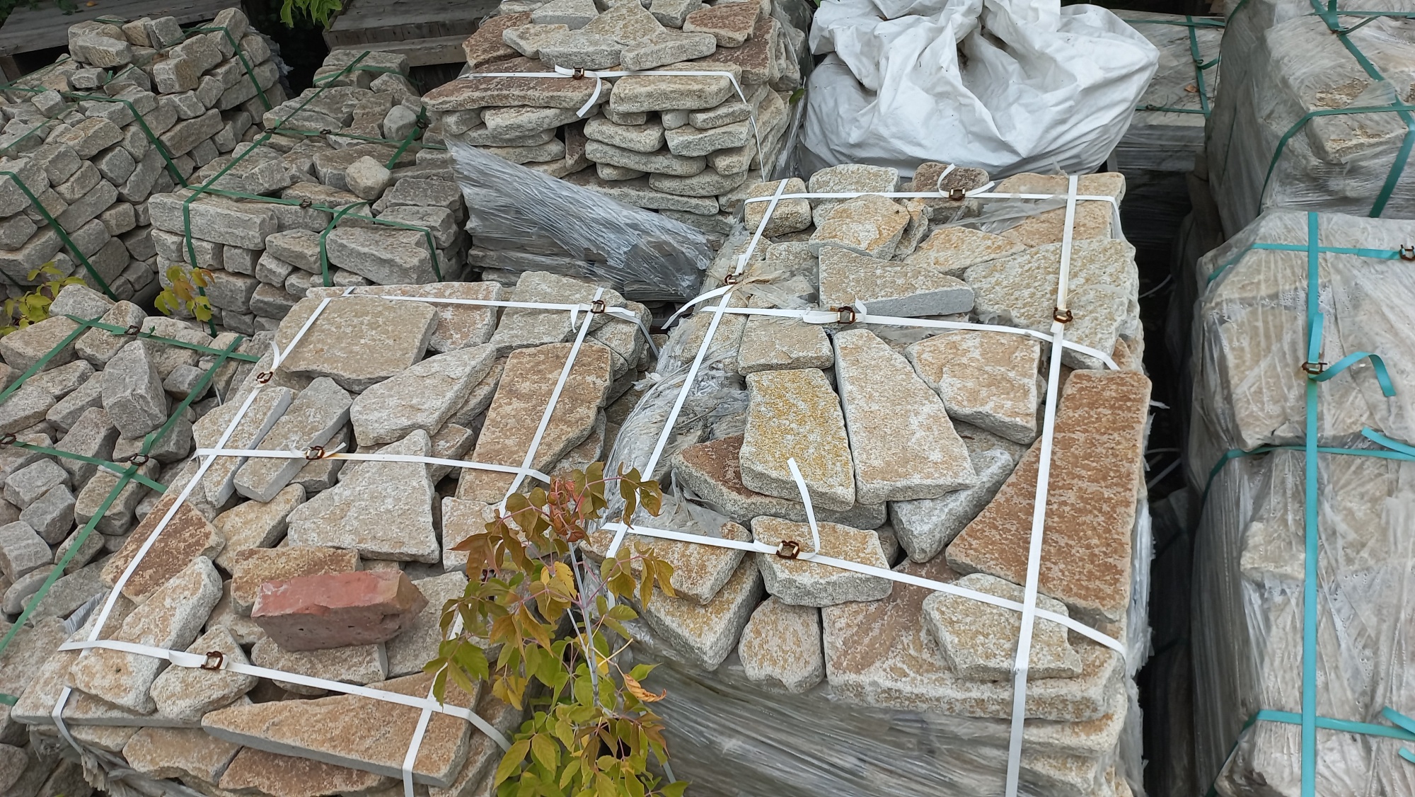 Плитняк гранитный галтованный купить в Ирбите