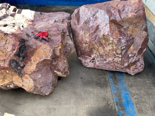 Ландшафтные глыбы красно-фиолетовые 200-1000 килограмм купить в Ирбите