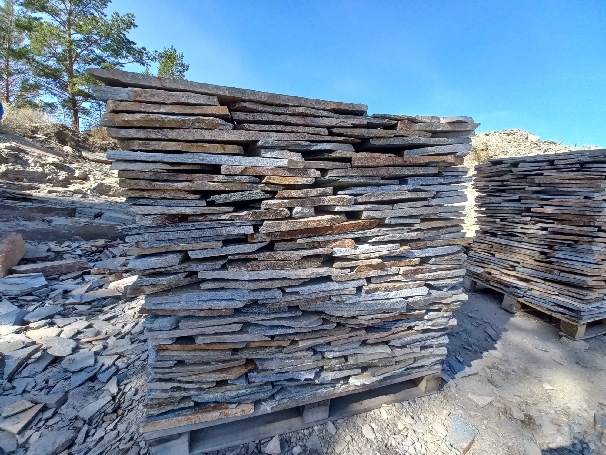 Плитняк златолит серебристый для фасада купить в Ирбите