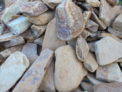 Златолит жёлтый, жёлто-зелёный глыбки и валуны для ланшафтного дизайна купить в Ирбите