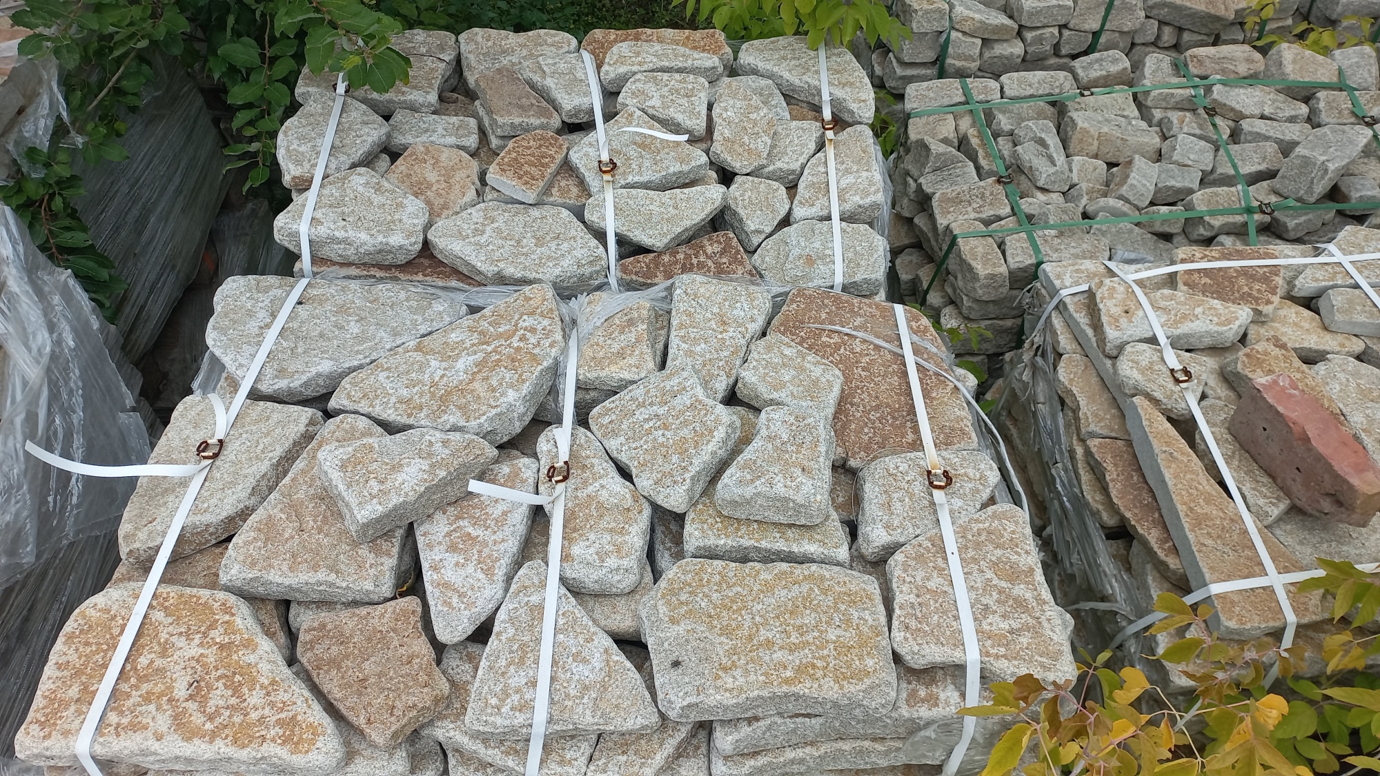 Гранитный плитняк галтованный для мощения купить в Ирбите