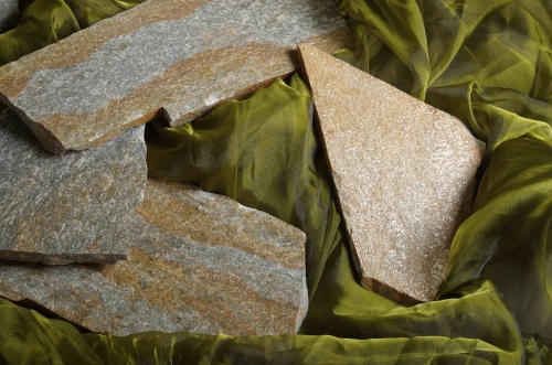 Плитняк златолит Уральский для цоколя, отмостки купить в Ирбите