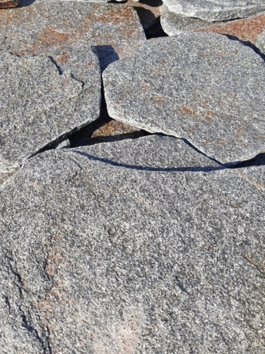 Златолит серебристый галтованный для лестниц купить в Ирбите