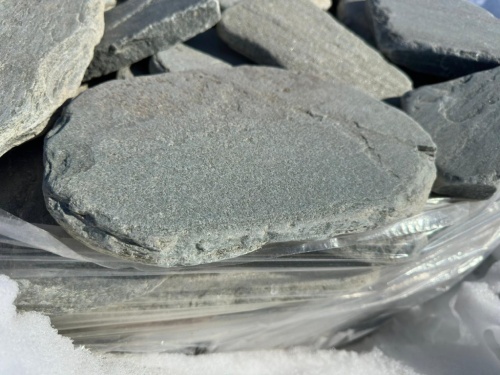 Плитняк златолит зелёный галтованный для мощения на бетон купить в Ирбите